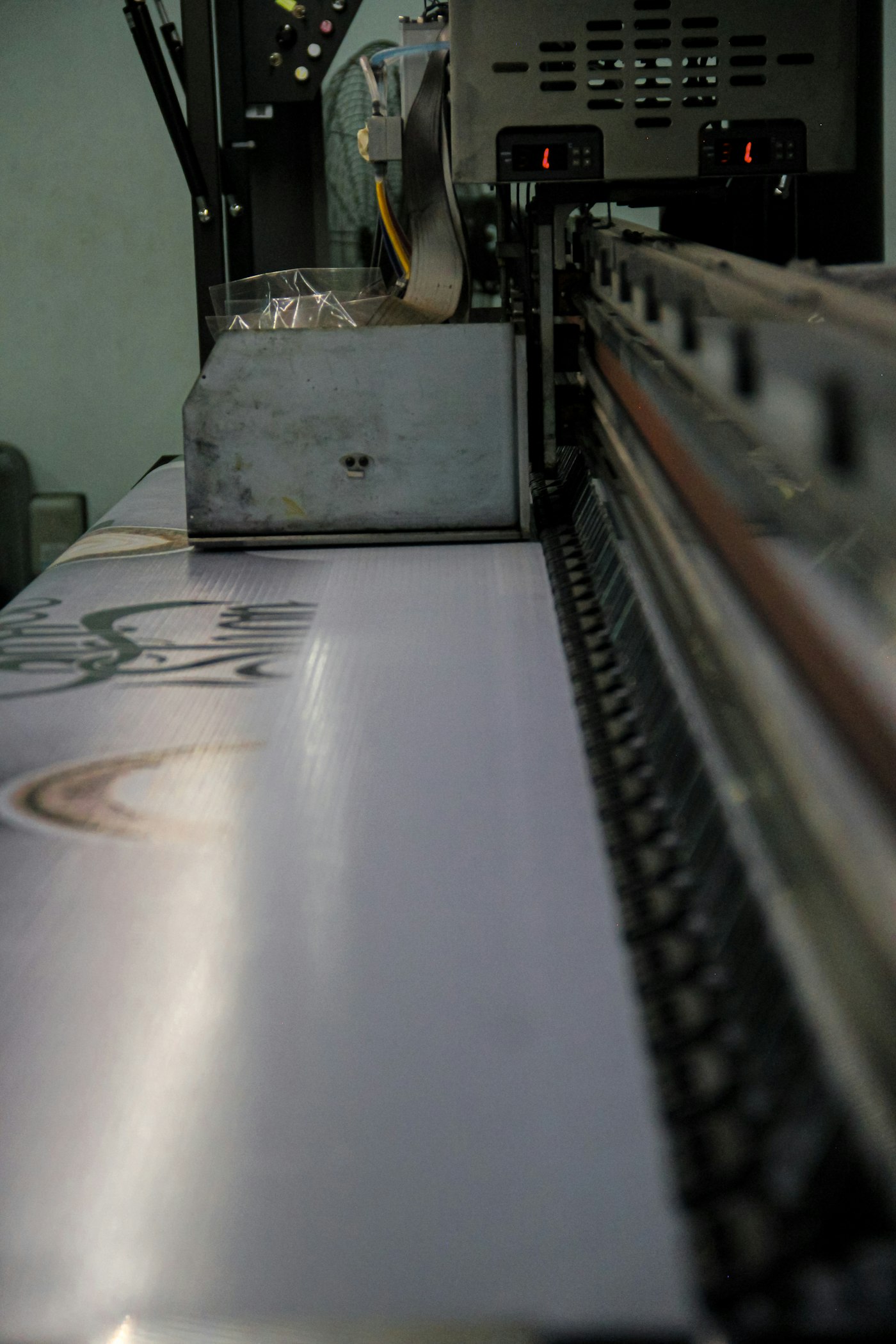 Bâche grand format en sortie de machine